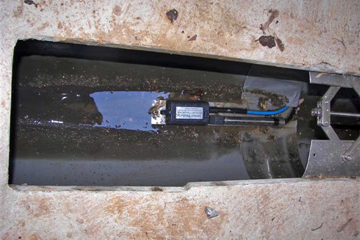 MainFLO stainless steel strappin